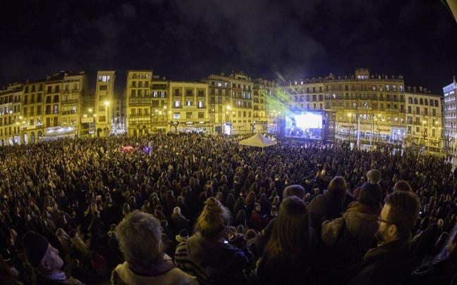Manifestación del 8 de marzo en la plaza del Castillo de Pamplona. Foto: Twitter @RTXEmakumeak