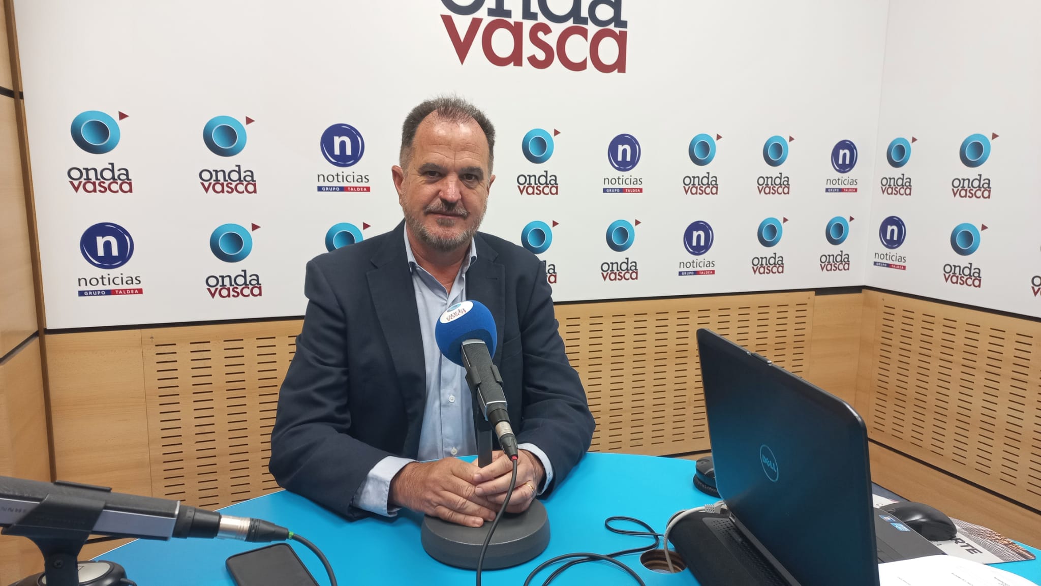 Carlos Iturgaiz en los estudios de Onda Vasca