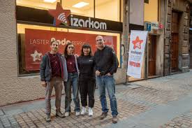 Representantes de la cooperativa Izarkom