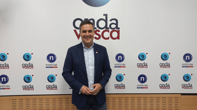Mikel Jauregi, consejero de Industria en los estudios de ONDA VASCA