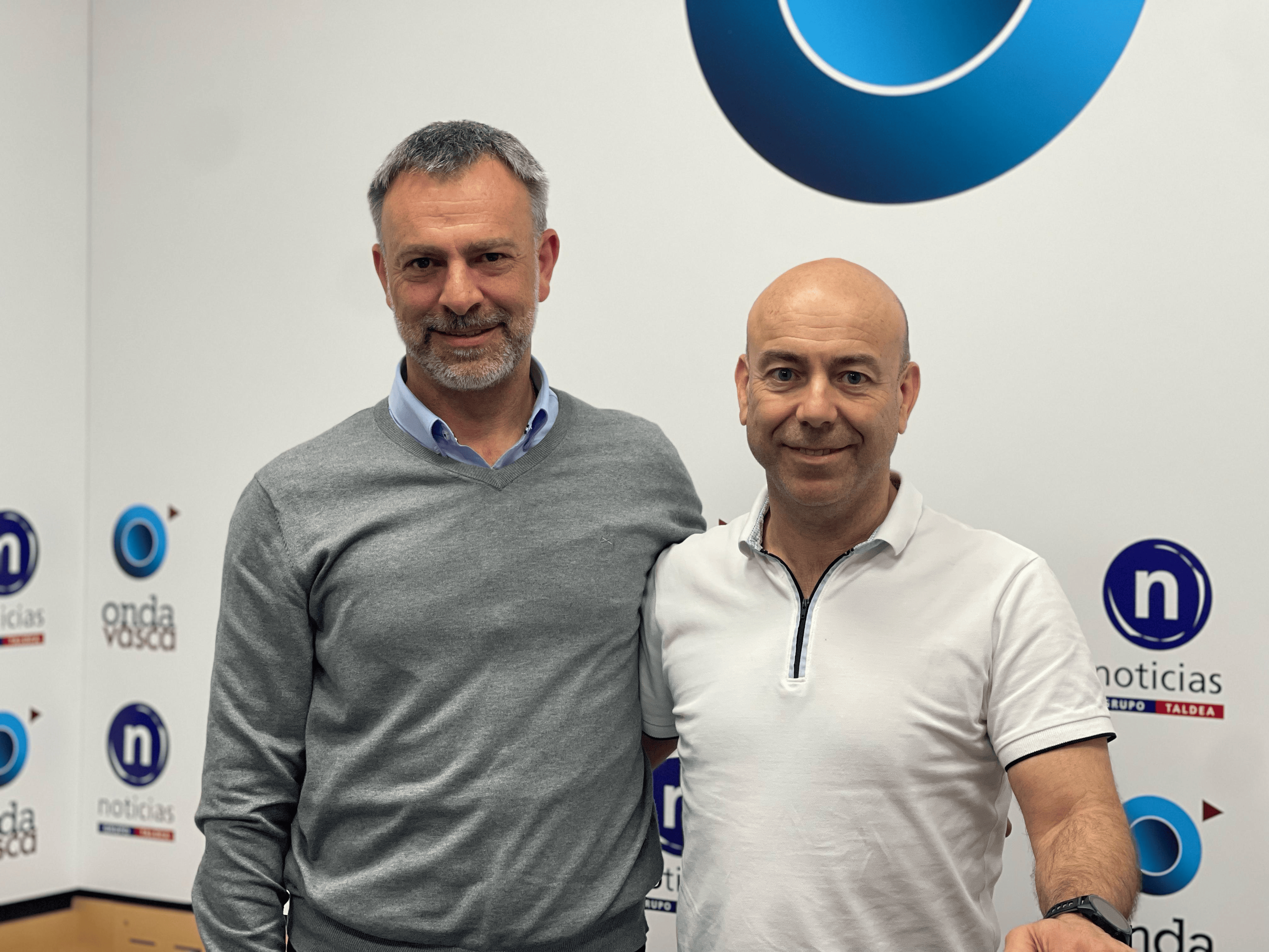 Javier Gil, director de Fekoor en Bizkaia con Kike Alonso en los estudios de ONDA VASCA
