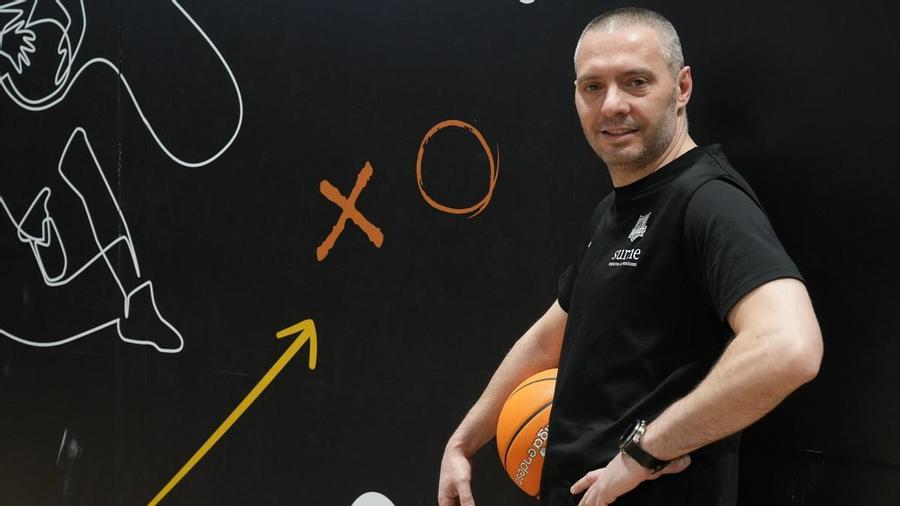 Javi Salgado forma parte del staff técnico del Bilbao Basket. JOSÉ MARI MARTÍNEZ
