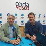 Javier de Andrés con Txema Gutiérrez en los estudios de ONDA VASCA