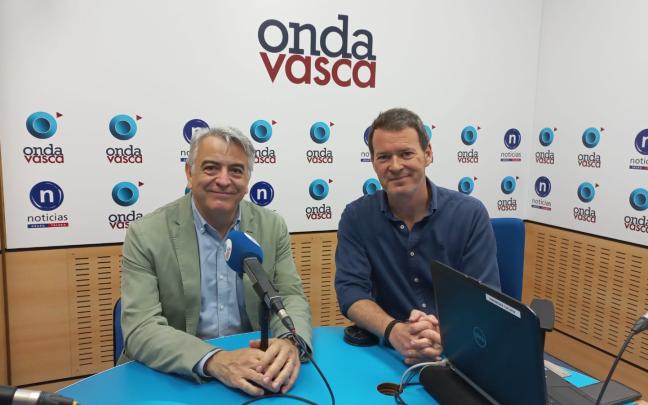 Javier de Andrés con Txema Gutiérrez en los estudios de ONDA VASCA Javier de Andrés con Txema Gutiérrez en los estudios de ONDA VASCA