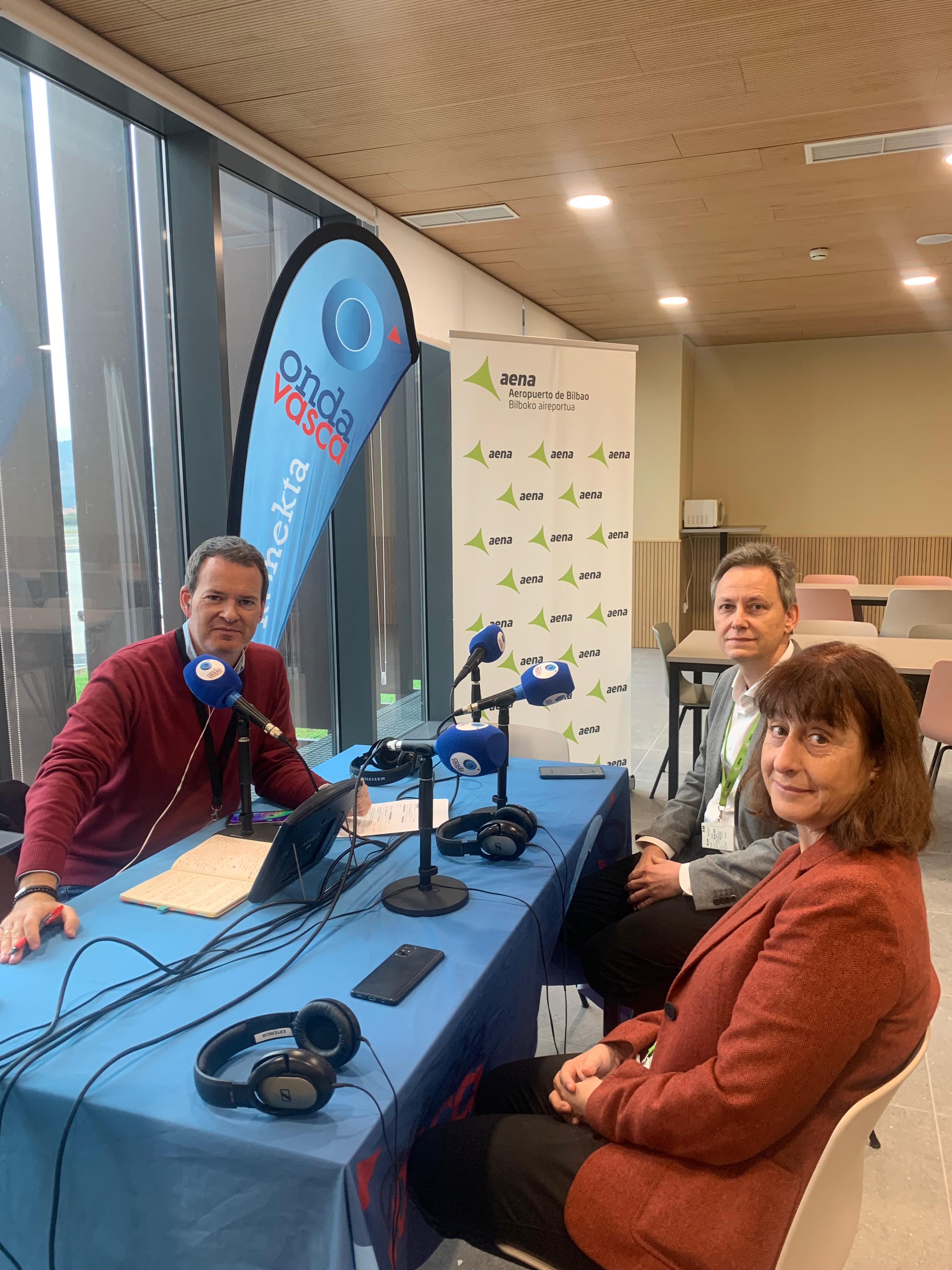 Jesús Herreros, Jefe de Operaciones del Aeropuerto de Bilbao y Beatriz González, Jefa de Gabinete