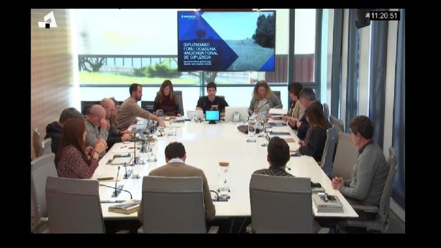 Comisión de Hacienda y Finanzas de las JJGG donde la diputada Itziar Agirre ha explicado los detalles de la tasa turística