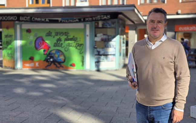 Jon Andoni Uria, concejal de Obras para los Barrios y la Ciudad, en la plaza Bide Onera 
