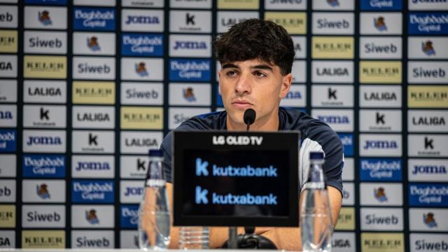 Jon Martín, en la rueda de prensa de ayer. REAL SOCIEDAD