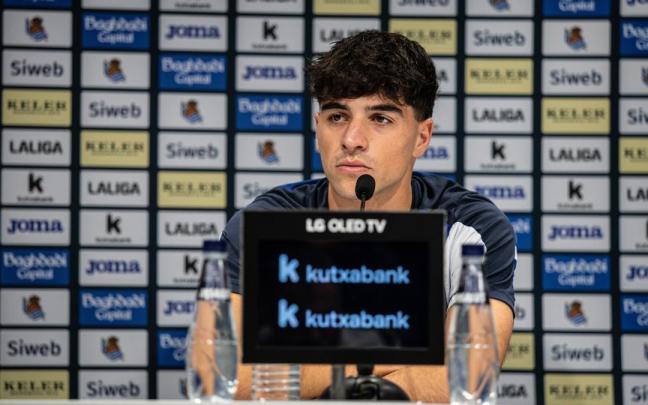Jon Martín, en la rueda de prensa de ayer. REAL SOCIEDAD