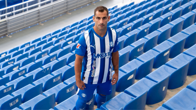 Jonny Otto en imagen como nuevo jugador del Deportivo Alavés. Foto: Deportivo Alavés