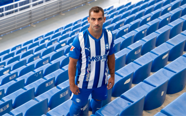 Jonny Otto en imagen como nuevo jugador del Deportivo Alavés. Foto: Deportivo Alavés