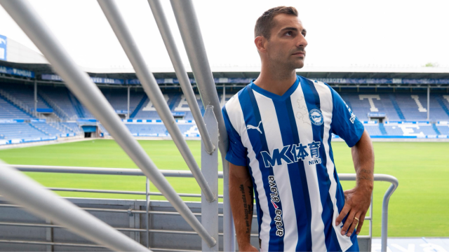 Jonny Otto posando en Mendizorrotza. Foto: Deportivo Alavés