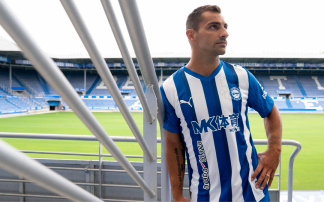 Jonny Otto posando en Mendizorrotza. Foto: Deportivo Alavés
