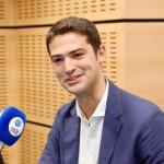 Joseba Díez Antxustegi en los estudios de ONDA VASCA. 