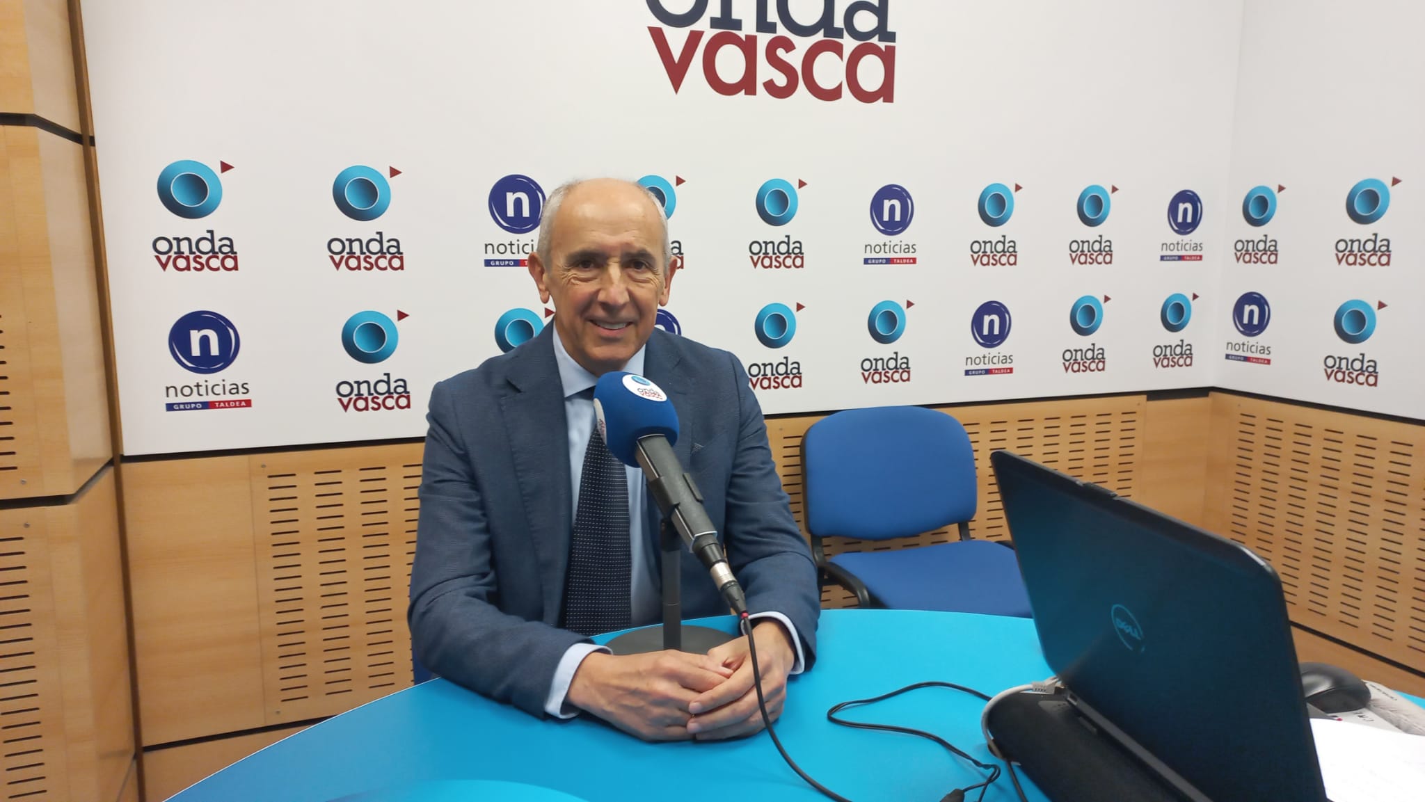 Josu Erkoreka en los estudios de Onda Vasca