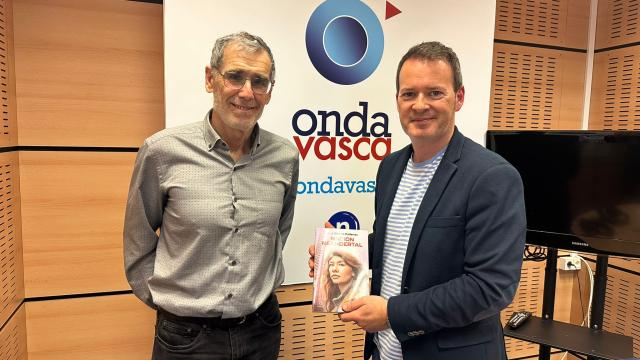 Juan José Gómez Cadenas en los estudios de ONDA VASCA