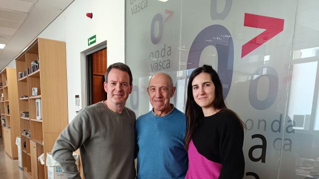 Juanjo San Sebastián con Txema Gutiérrez e Iranzu Calvo