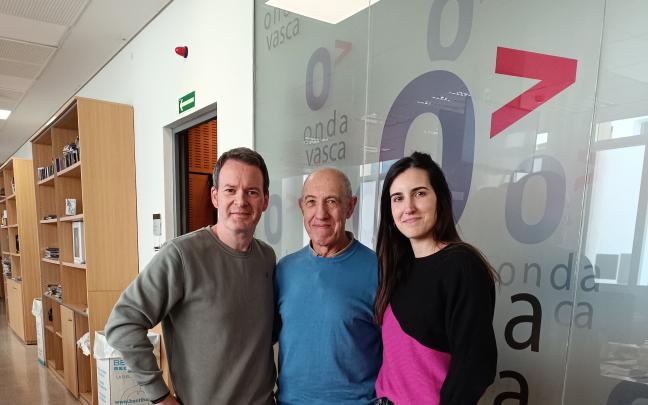 Juanjo San Sebastián con Txema Gutiérrez e Iranzu Calvo