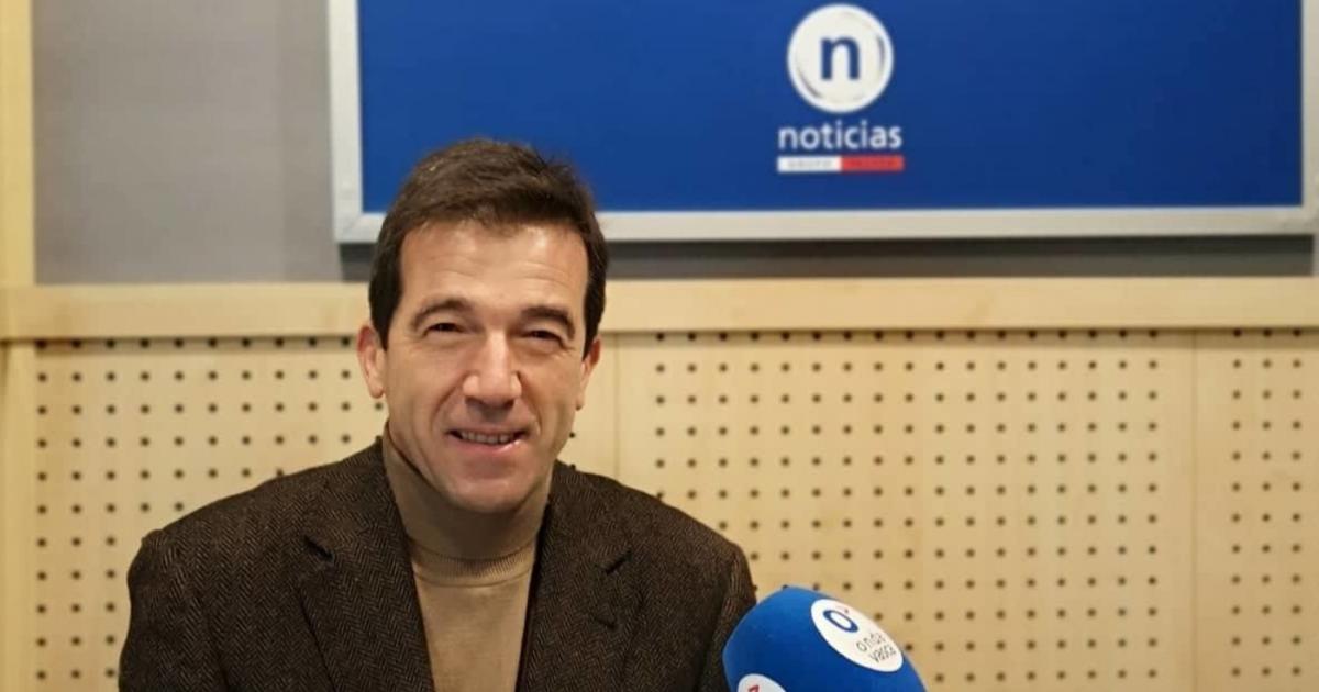 Juanjo Álvarez en los estudios de Onda Vasca