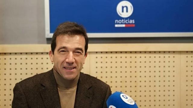 Juanjo Álvarez en los estudios de Onda Vasca