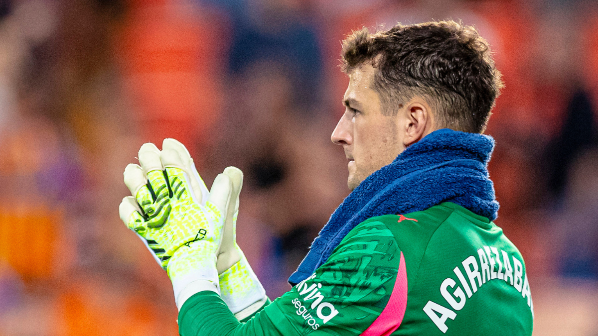 Julen Agirrezabala durante un partido con el Valencia. Foto: Valencia CF