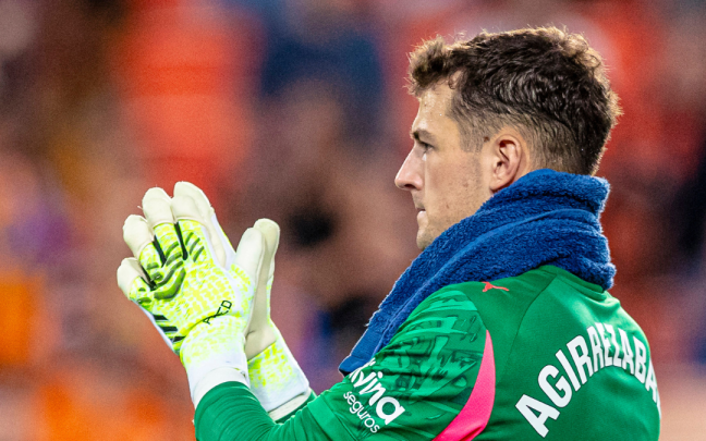 Julen Agirrezabala durante un partido con el Valencia. Foto: Valencia CF