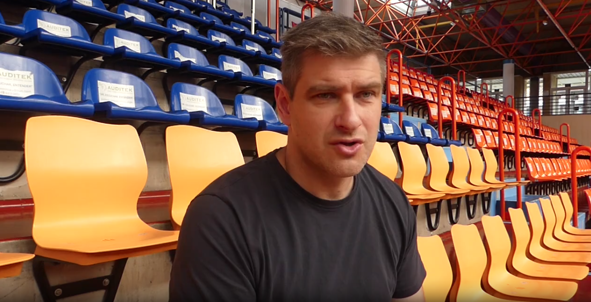 Julen Aginagalde aporta ahora su vasta experiencia desde el despacho del club. IMAGEN: www.cdbidasoa.eus