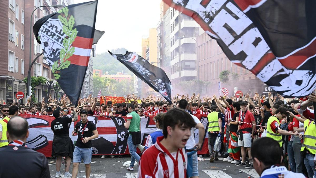 Imagen de archivo de una kalejira hacia San Mamés