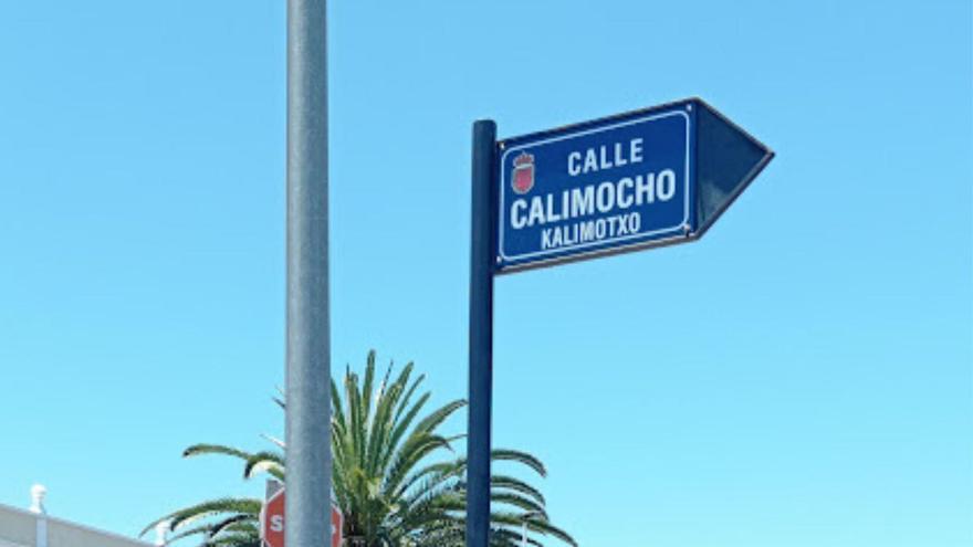 El rótulo de la calle Kalimotxo en Tenerife
