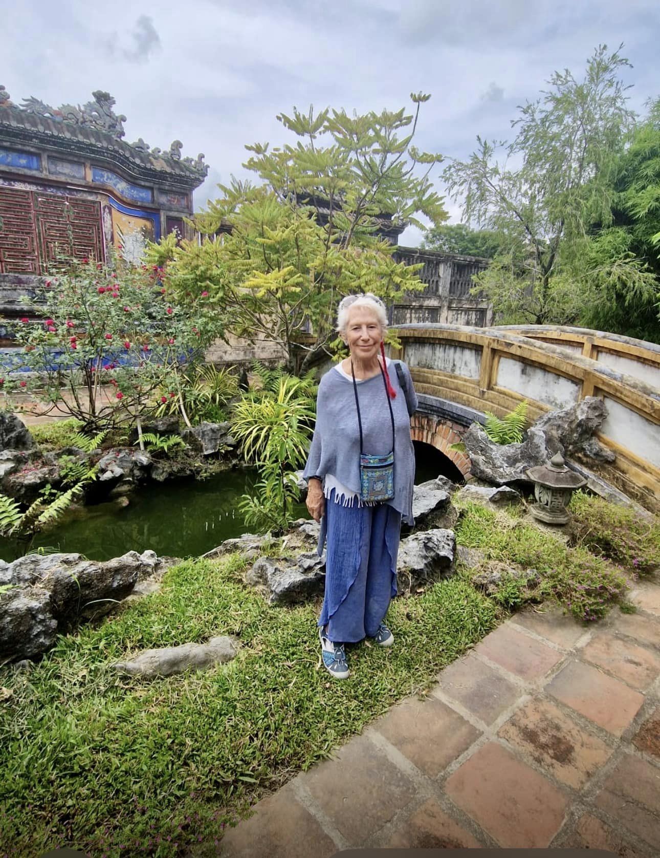 Kandy. La abuelita mochilera