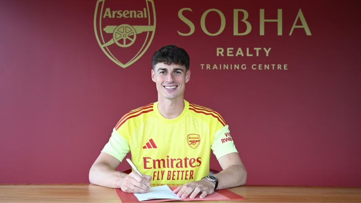 Kepa Arrizabalaga posando como nuevo jugador del Arsenal. Foto: Arsenal FC