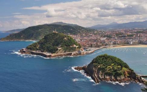 Tres familias van a ser en breve desahuciadas en Donostia