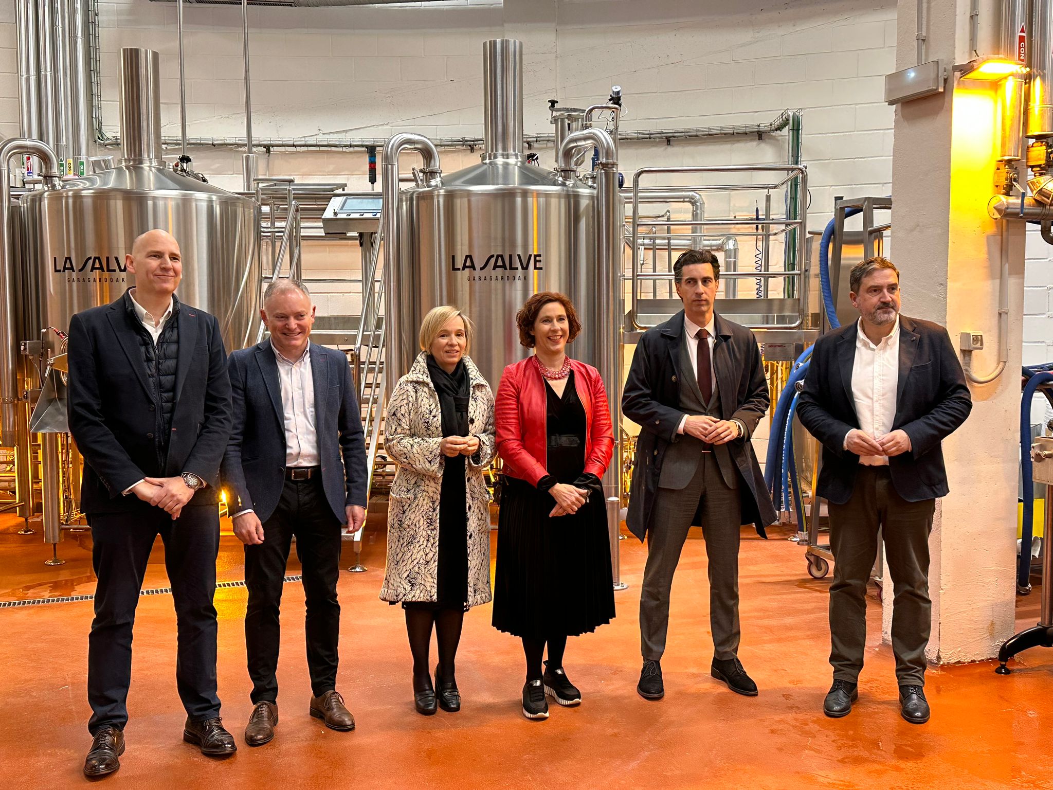 Visita institucional a la fábrica La Salve en Bolueta por su décimo aniversario | ONDA VASCA