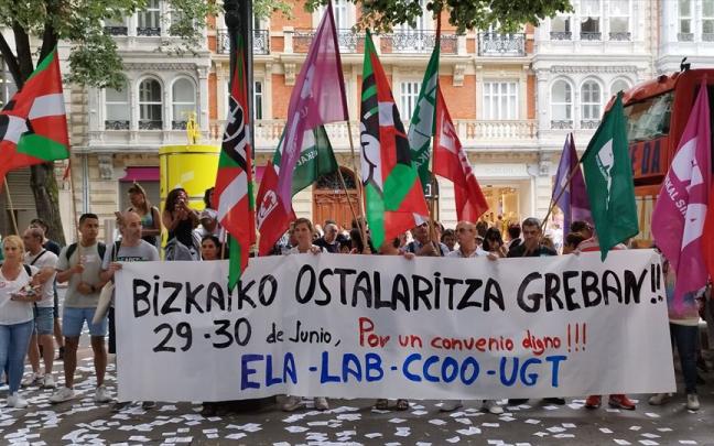 Imagen de archivo de una manifestación de los empleados de la hostelería de Bizkaia | Sindicato LAB.