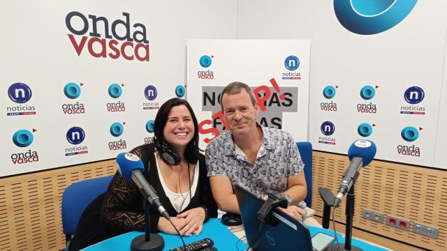 Laura Morán con Txema Gutiérrez en los estudios de ONDA VASCA