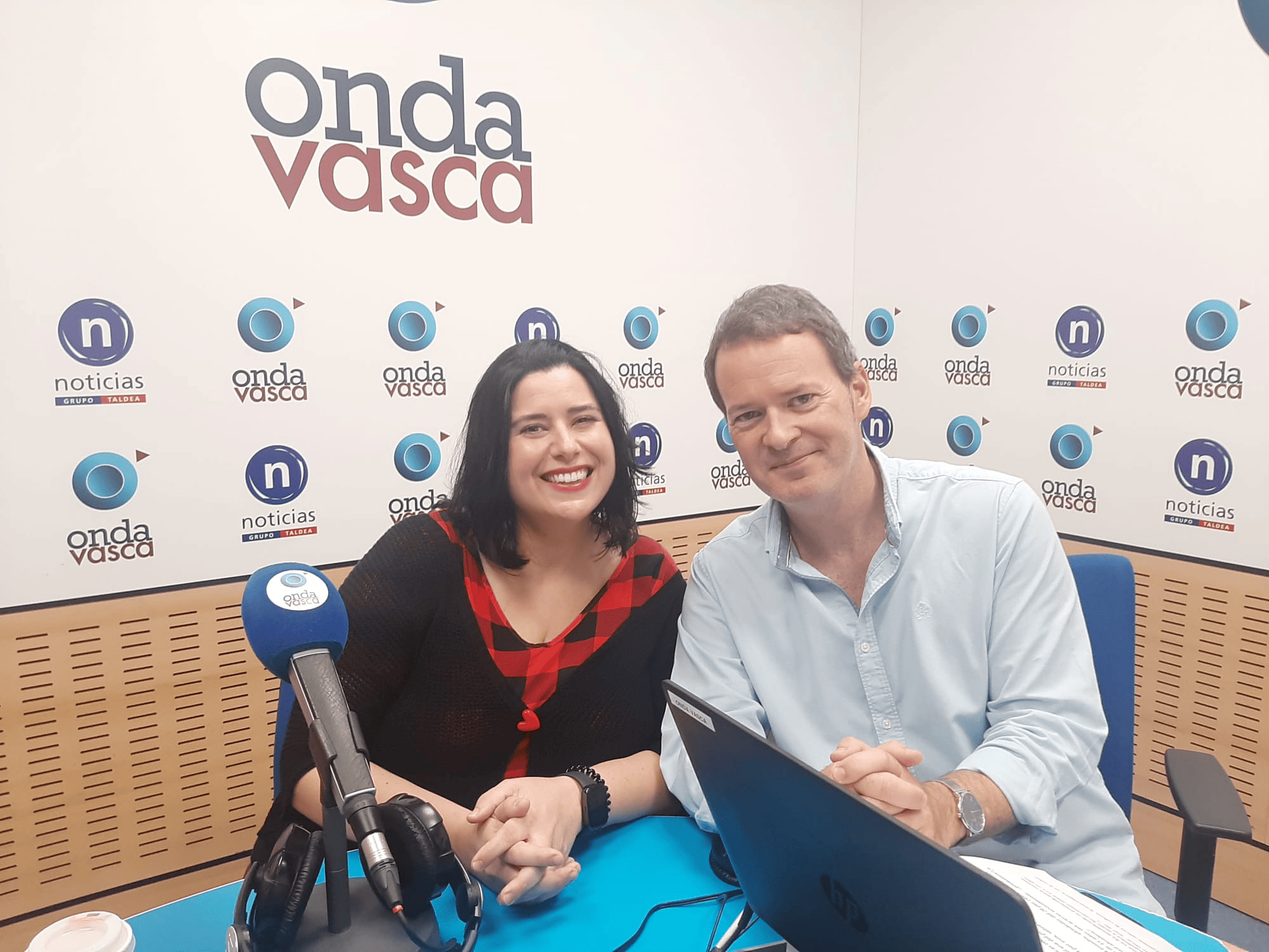 Laura Morán en los estudios de ONDA VASCA
