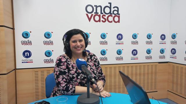 Laura Morán en los estudios de Onda Vasca