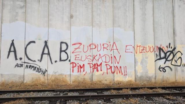 Pintadas amenazantes hacia el consejero de Seguridad Bingen Zupiria. PNV X
