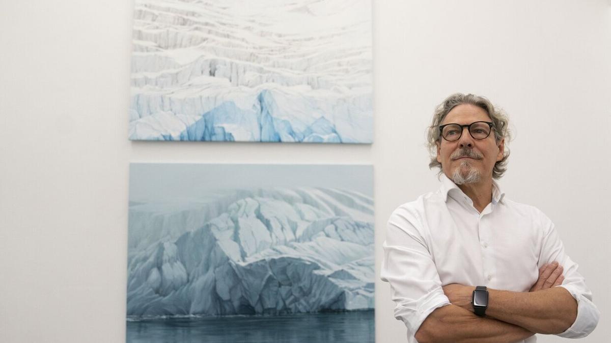 JesÚs Mari Lazkano, con una de las obras fruto de su viaje al Ártico | Imagen: Ruben Plaza
