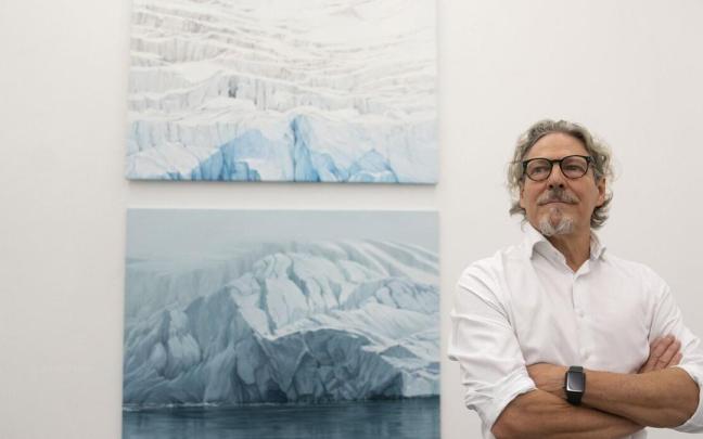 JesÚs Mari Lazkano, con una de las obras fruto de su viaje al Ártico | Imagen: Ruben Plaza