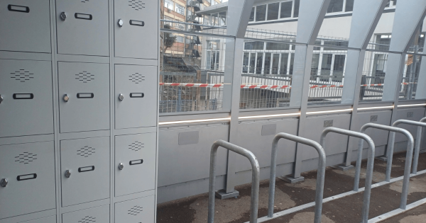 Aparcabicis disuario en la estación de metro de Leioa. CTB