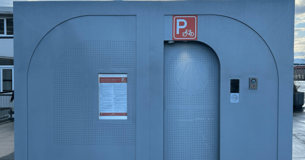 Aparcabicis disuario en la estación de metro de Leioa. CTB