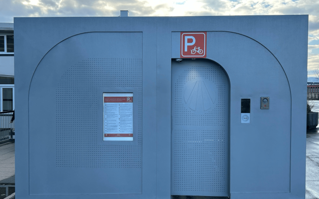 Aparcabicis disuario en la estación de metro de Leioa. CTB