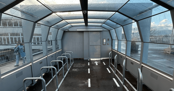 Aparcabicis disuario en la estación de metro de Leioa. CTB