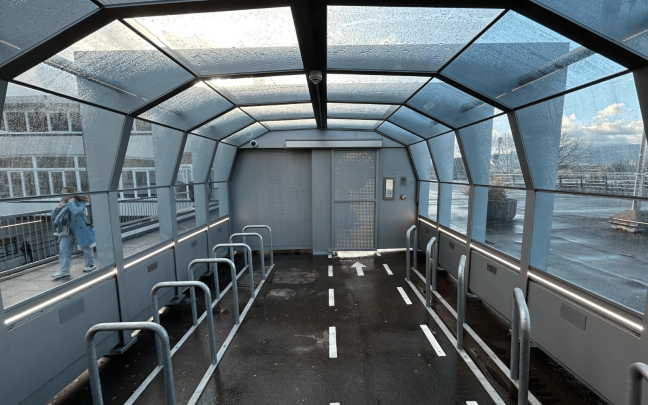 Aparcabicis disuario en la estación de metro de Leioa. CTB