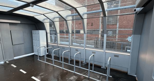 Aparcabicis disuario en la estación de metro de Leioa. CTB