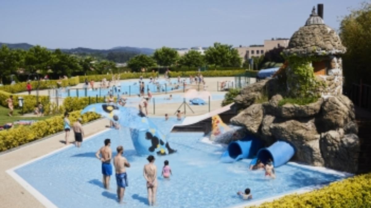 Piscinas exteriores en el polideportivo de Torresolo en Leioa | Foto: Ayuntamiento