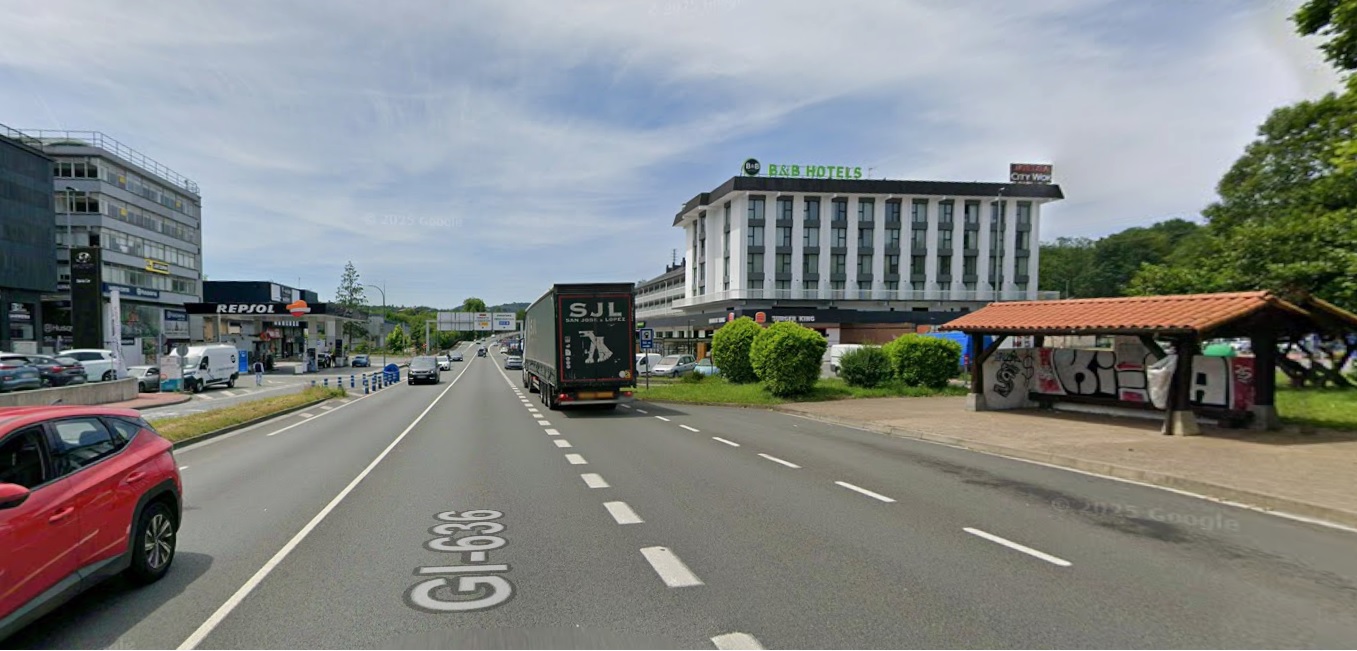 Imagen de Google Maps de la GI-636 a su paso por el polígono de Lintzirin