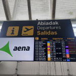 Panel de vuelos retrasados en el aeropuerto de Loiu. ONDA VASCA