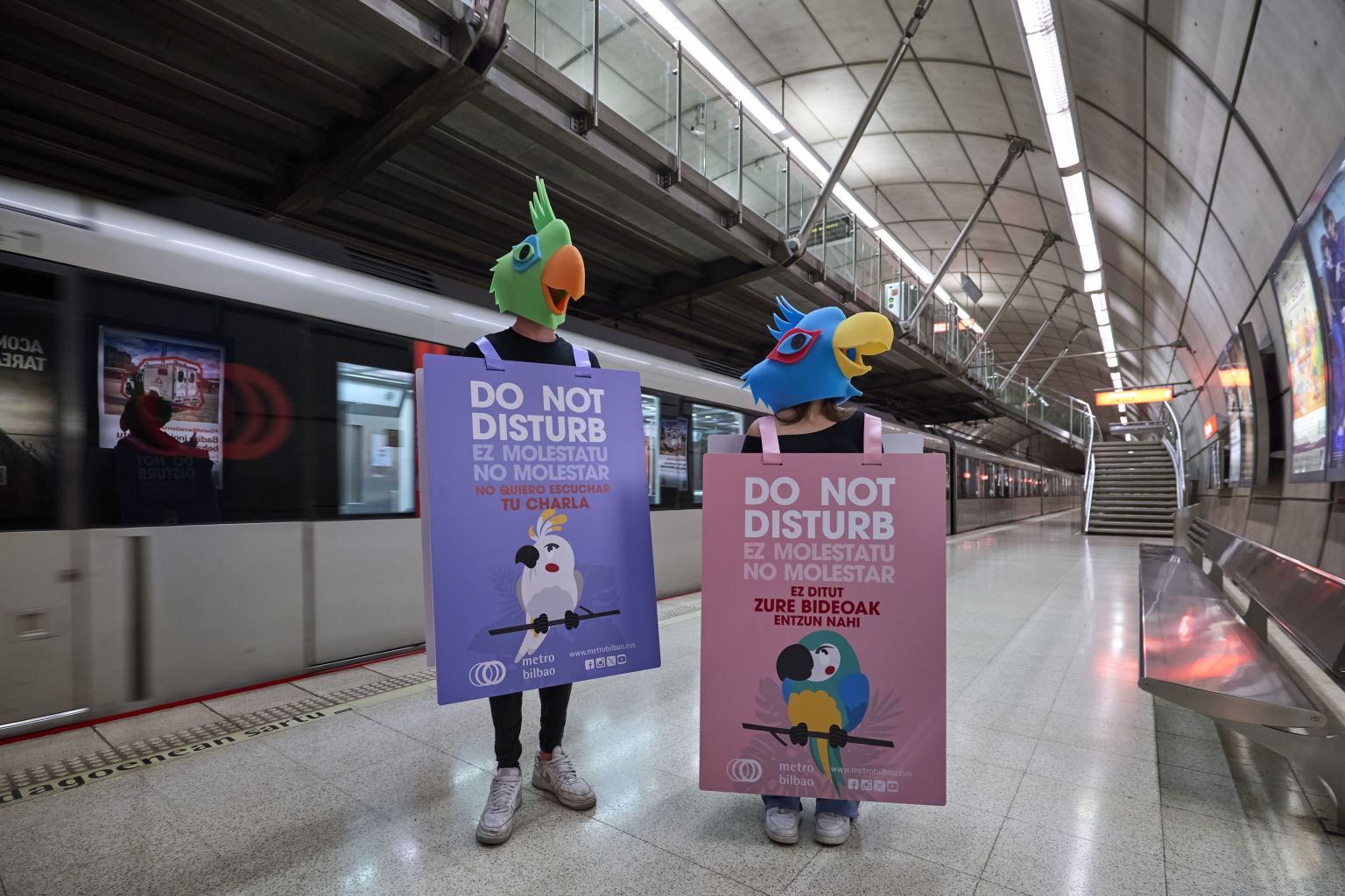 Algunas estaciones de metro han sido testigos en la mañana de hoy de una nueva acción enmarcada dentro de la campaña ‘No molestar’.